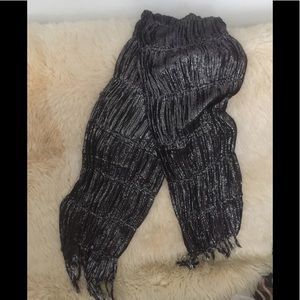 Gorgeous black with silver strands scarf 🧣